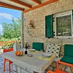 Korinas Cottage: Stone Cottage Close To The Beach