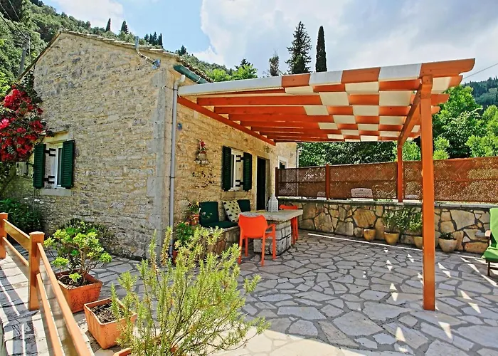 Korinas Cottage: Stone Cottage Close To The Beach