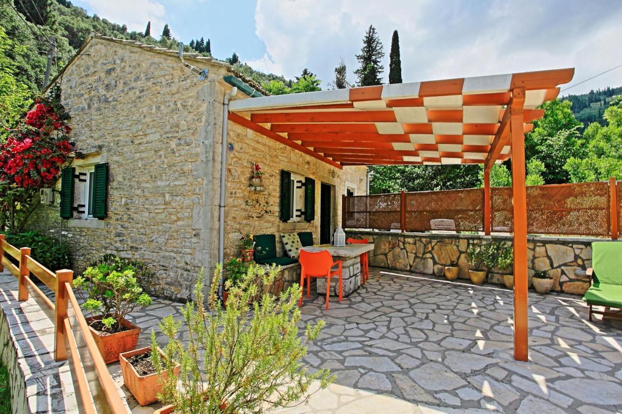 Korinas Cottage: Stone Close To The *