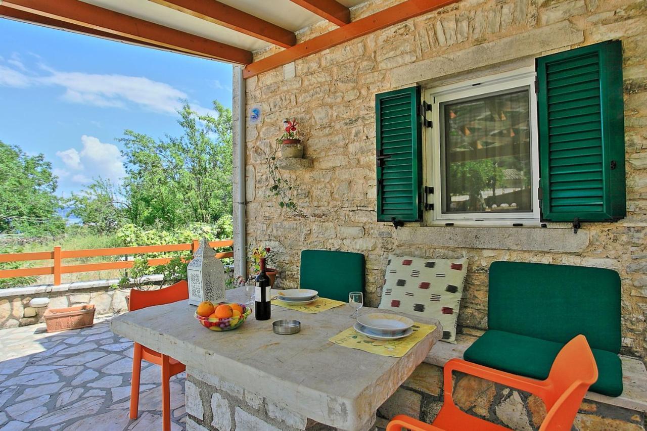 Korinas Cottage: Stone Close To The *