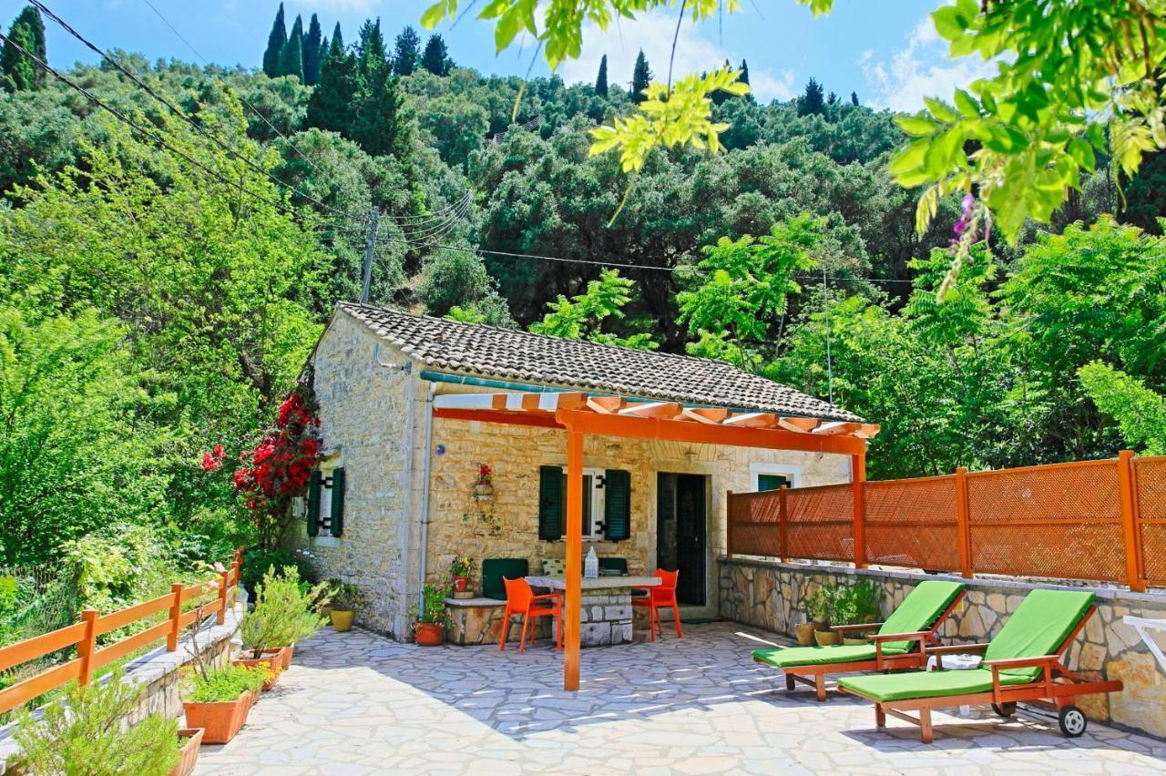 Korinas Cottage: Stone Close To The Agní
